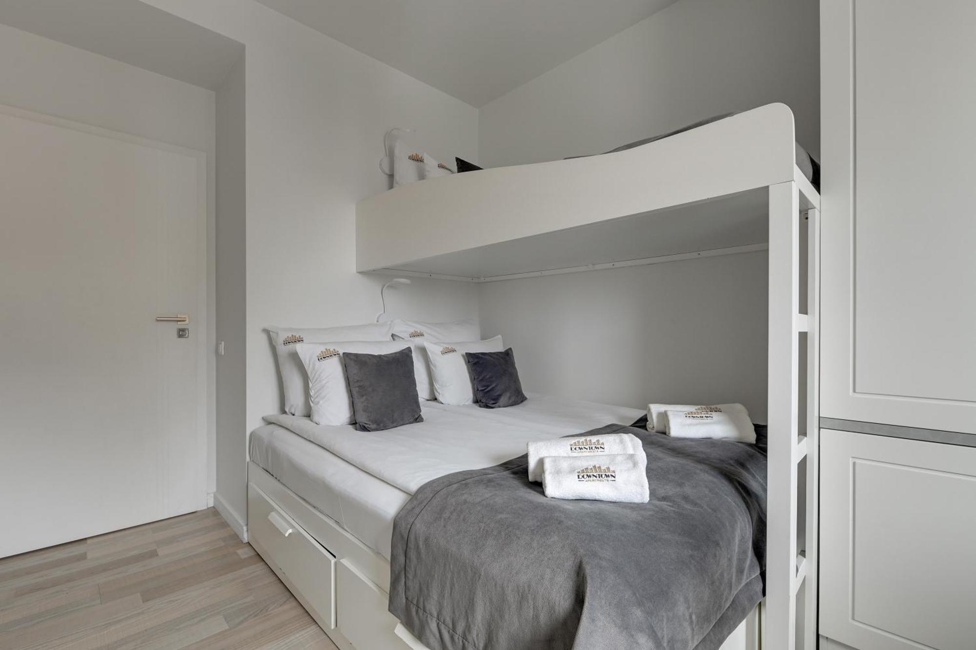 Waterlane Riverside - Spa, Pool, Gym & Parking By Downtown Apartments Gdansk Room photo