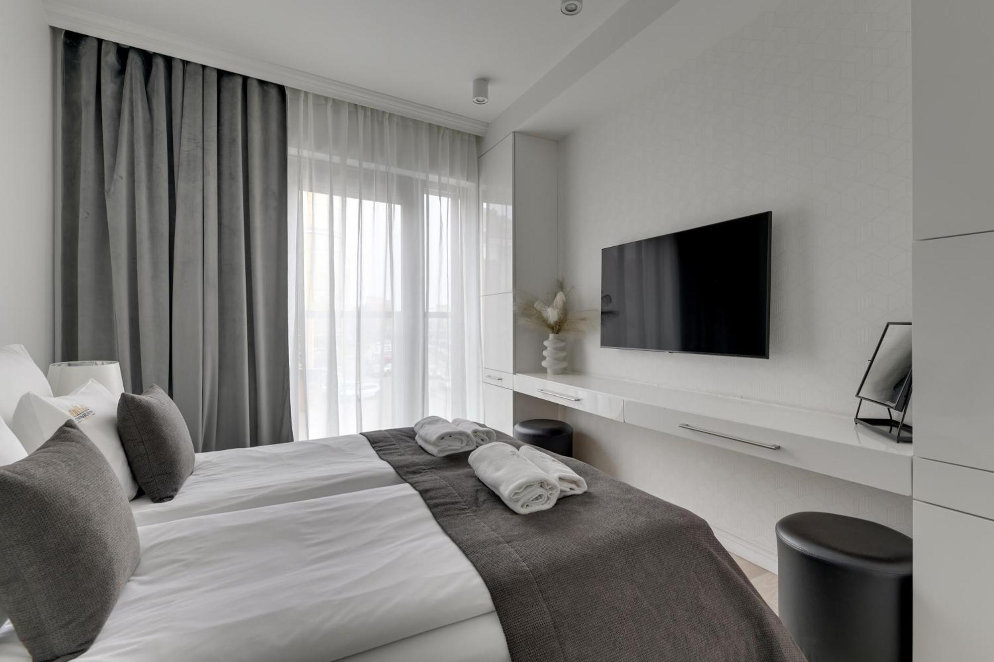 Waterlane Riverside - Spa, Pool, Gym & Parking By Downtown Apartments Gdansk Room photo