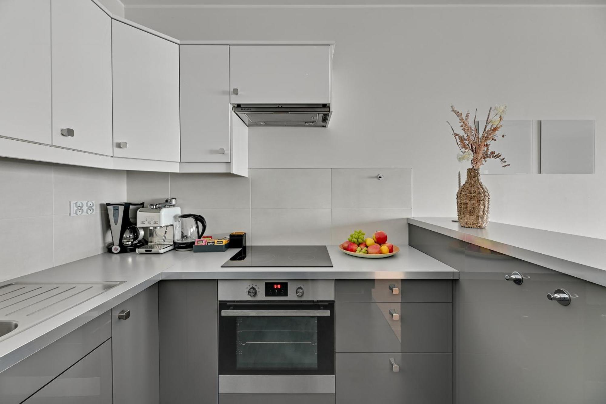 Waterlane Riverside - Spa, Pool, Gym & Parking By Downtown Apartments Gdansk Room photo